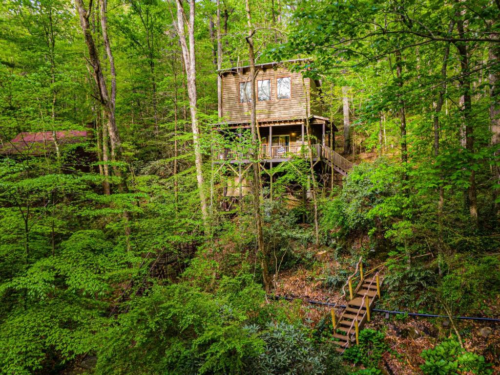 The TreeHouse - Rocking Chair Deck with Hot Tub below