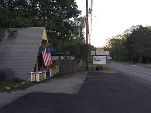 Hanscom's Motel & Cottages