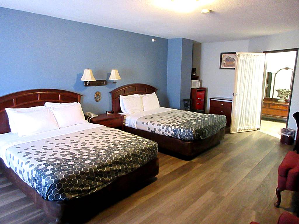 Quality Inn & Suites Manitou Springs at Pikes Peak: Queen Suite with Two Queen Beds - Non Smoking