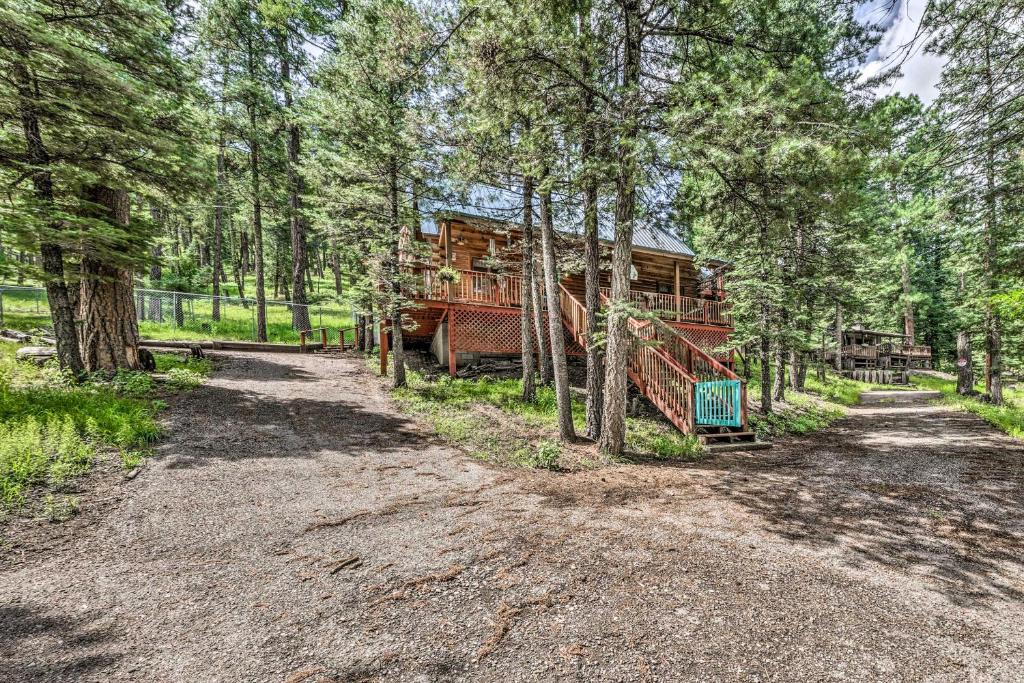 Tree-Lined Pollys Perch with Mountain Views!