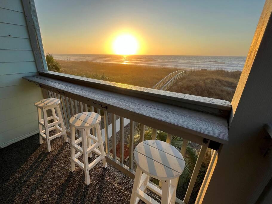 Direct Ocean Front 3BR/2BA Dog Friendly **OCEANFRONT**