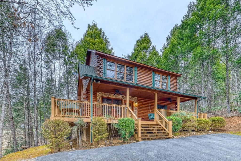 Your Serene & Fun Gatlinburg Escape, Sleeps 8!