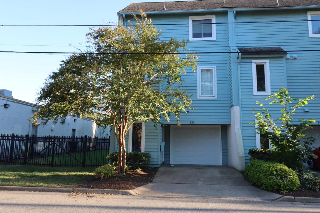 Cheerful Beach Townhouse