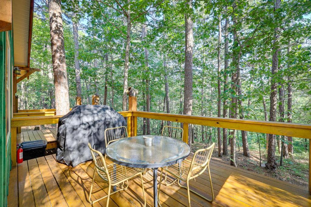 Pet-Friendly Eureka Springs Rental with Private Deck