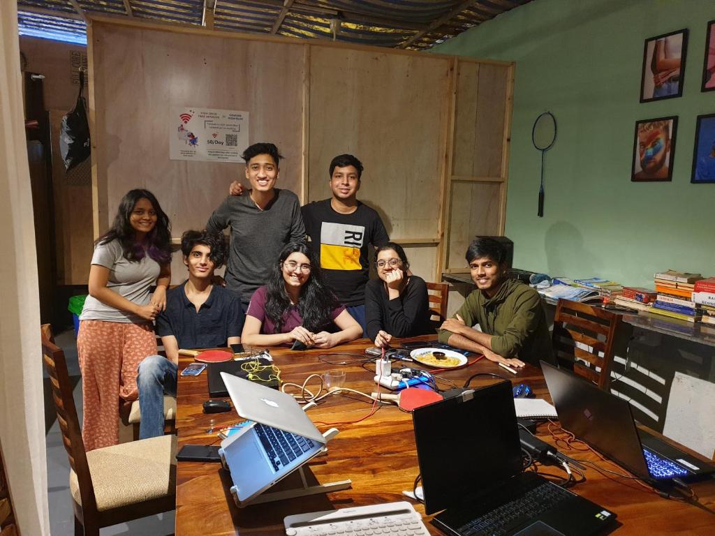 HOSHTEL99 - Stay, Cowork & Café - KOREGAON PARK