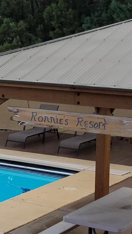 Ronnie's Resort