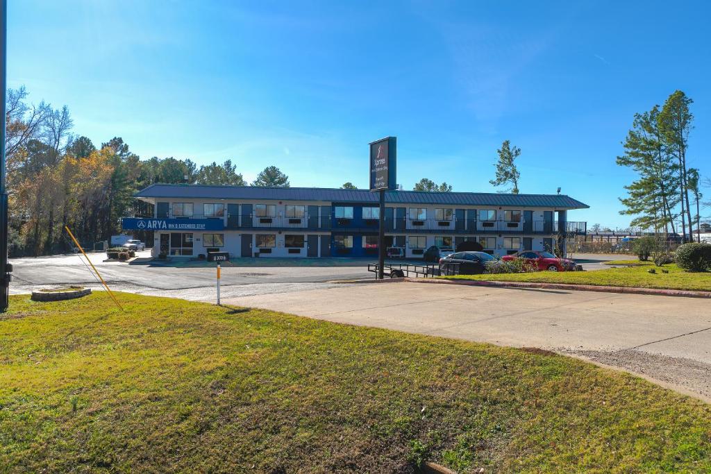 Xpress Inn & Extended Stays by OYO Marshall TX near I-20 & Hwy 59