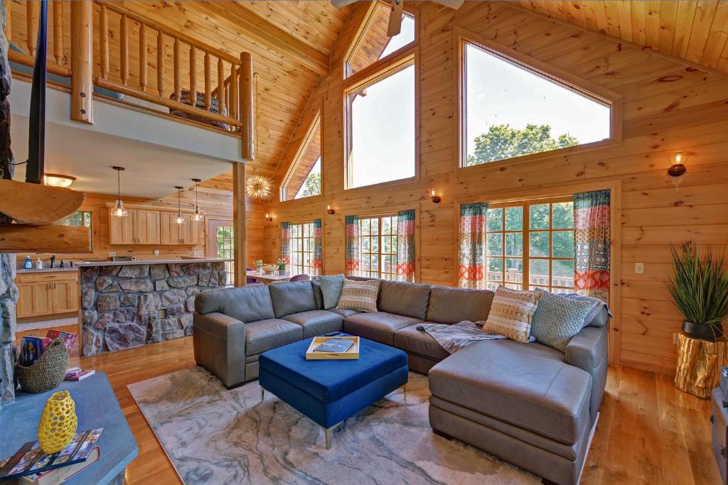 Berkshire Vacation Rentals: Great Barrington Cabin Sleeps 14 Walk To Town