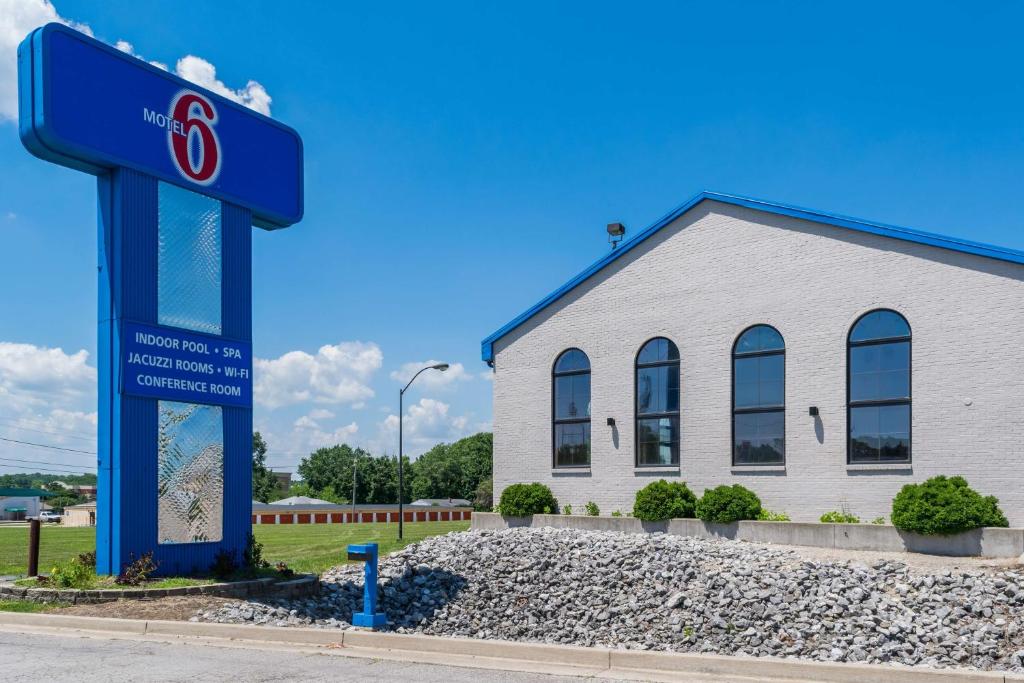 Motel 6-Richmond, IN