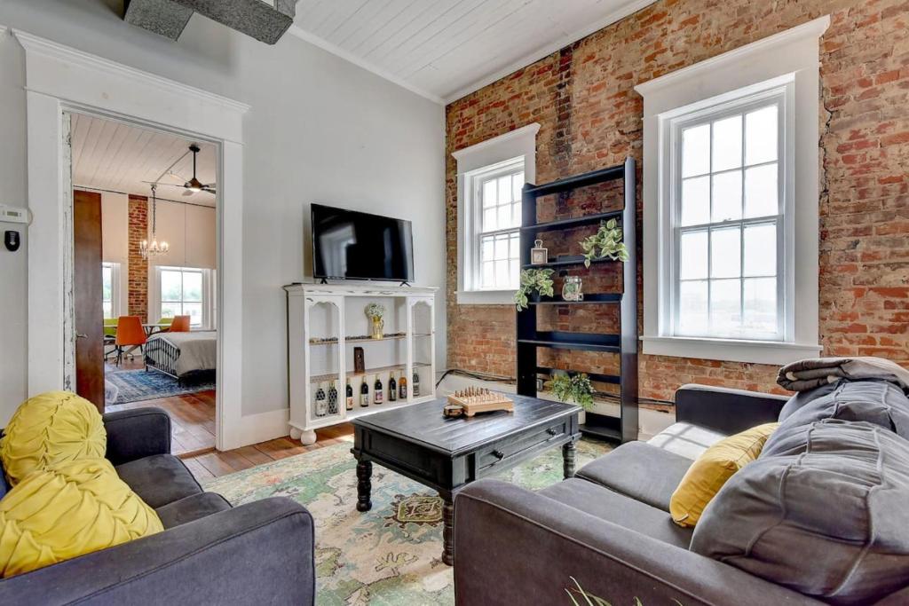 Historic Denison Loft with a View